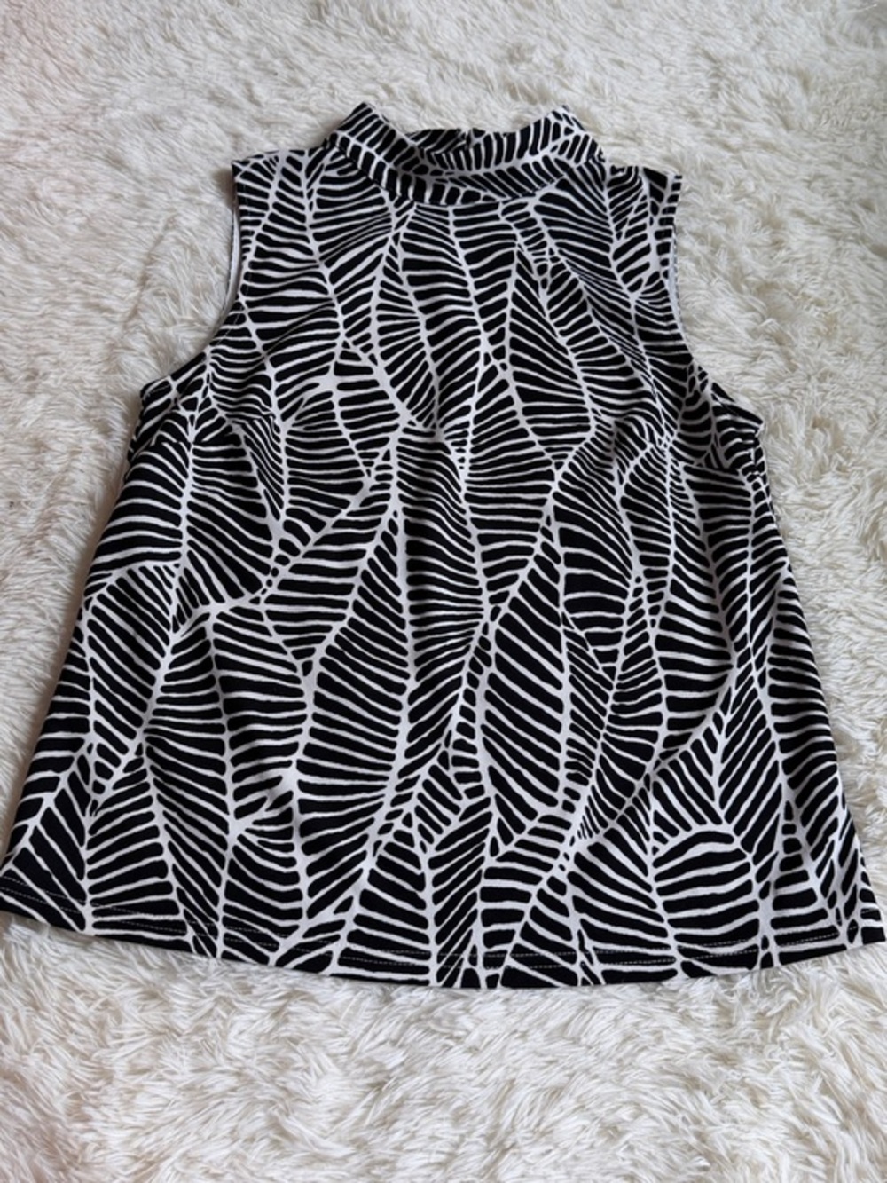 MELLODAY Black & White Leaf-Print Mock Neck Tank